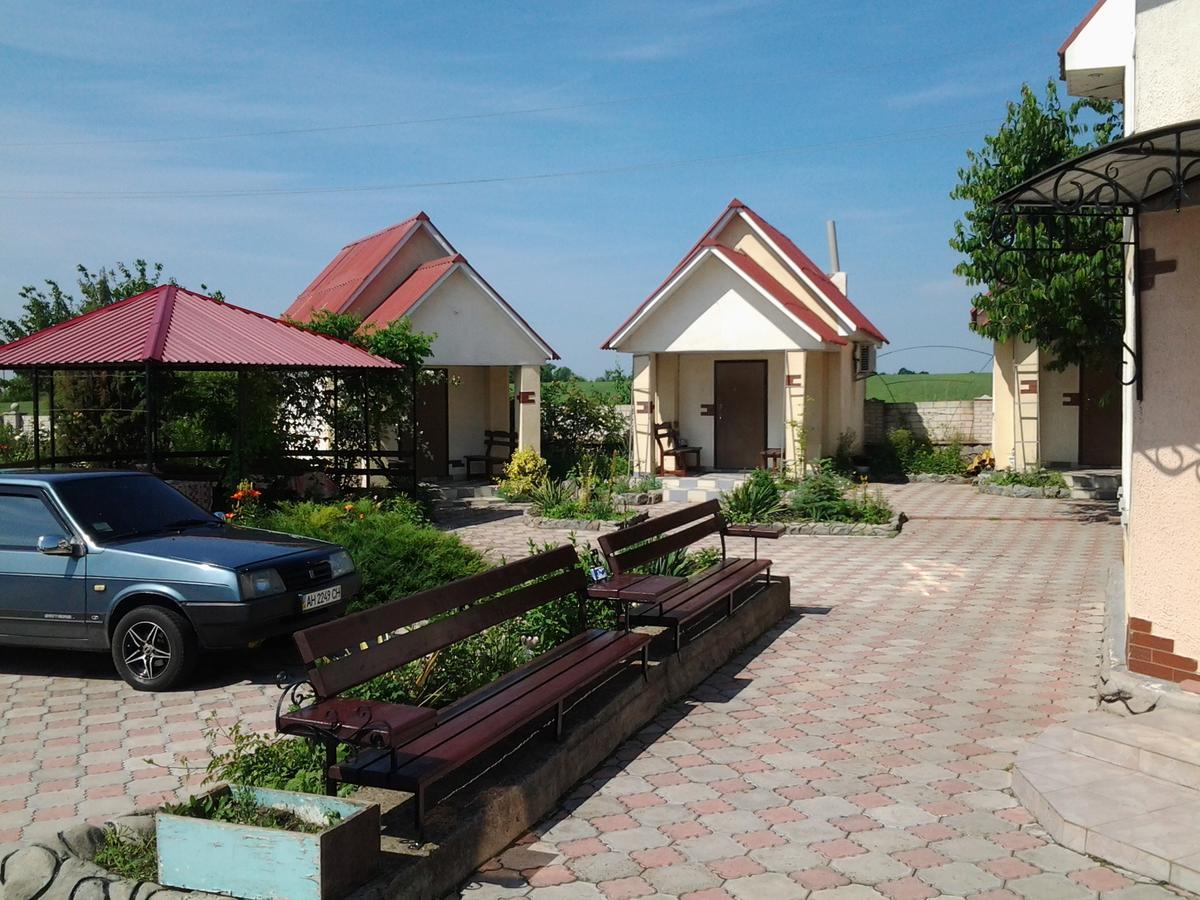 Yuzhnoukrainsk Beregynyaモーテル エクステリア 写真
