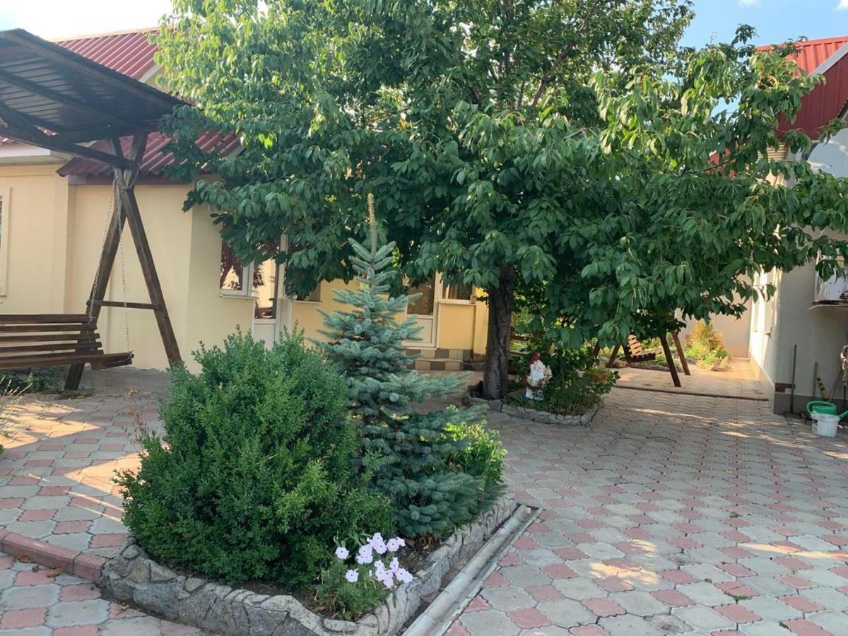 Yuzhnoukrainsk Beregynyaモーテル エクステリア 写真